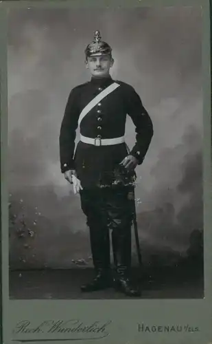 CdV Deutscher Soldat in Uniform, Portrait, Pickelhaube