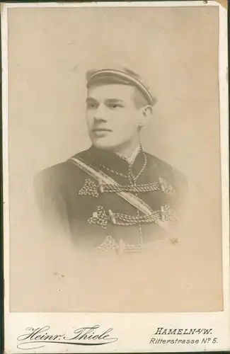 CdV Studentika, Student in Uniform, Portrait