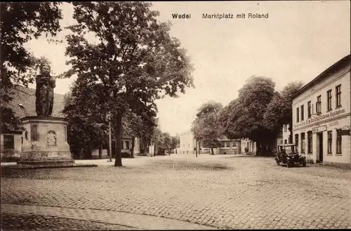 Ak Wedel im Kreis Pinneberg, Blick auf den Marktplatz mit Roland Denkmal