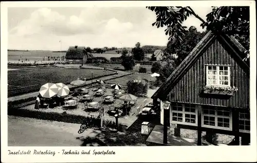 Ak Ratzeburg im Herzogtum Lauenburg, Torhaus, Sportplatz