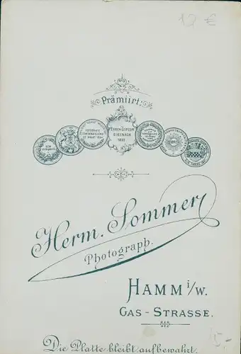 Foto Deutscher Soldat in Uniform, Sitzportrait