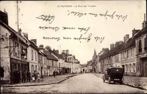 Ak Guignes Seine et Marne, La Rue de Troyes