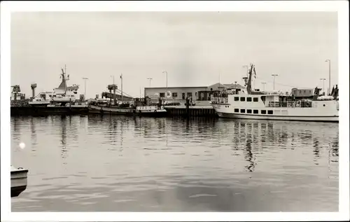 Foto Bensersiel Esens in Ostfriesland, Hafen, Schiffe