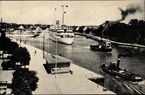 Ak Baltijsk Pillau Ostpreußen, Partie am Hafen, Dampfer