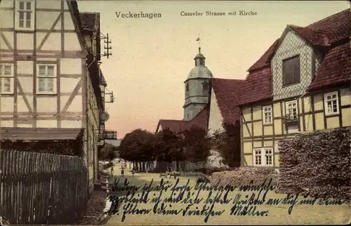 Ak Veckerhagen Reinhardshagen an der Weser Hessen, Casseler Straße mit Kirche