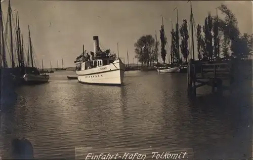 Foto Ak Tolkmicko Tolkemit Ostpreußen, Hafeneinfahrt, Dampfer