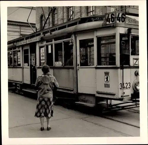 Foto Berlin, Straßenbahn Linie 46 Richtung Schillerstraße, BVG, Wagen 3423