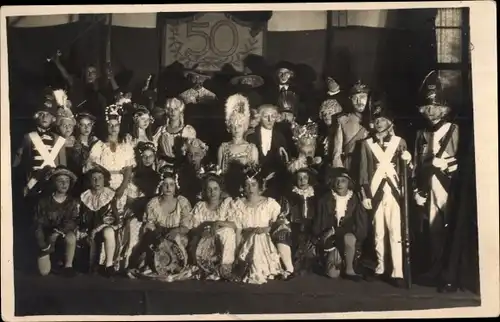 Foto Ak Peine in Niedersachsen, Theaterszene, Schauspieler auf einer Bühne