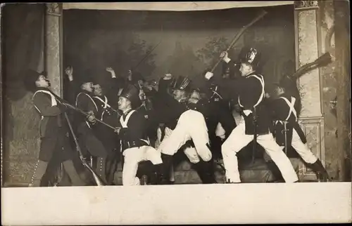 Foto Ak Peine in Niedersachsen, Schauspieler auf einer Bühne, Theaterszene