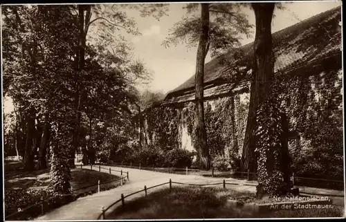 Ak Neuhaldensleben Haldensleben Börde, An der Stadtmauer