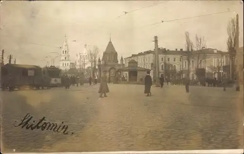 Foto Ak Schytomyr Schitomir Ukraine, Platz, Kirche, Straßenbahn