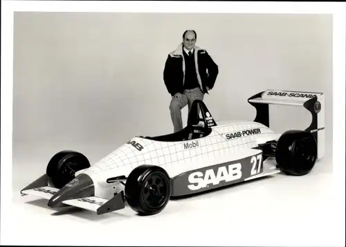 Foto Bob Moore, Renndirektor von Scan + Sport, Saab Reynard 853 Formel 3 Rennauto