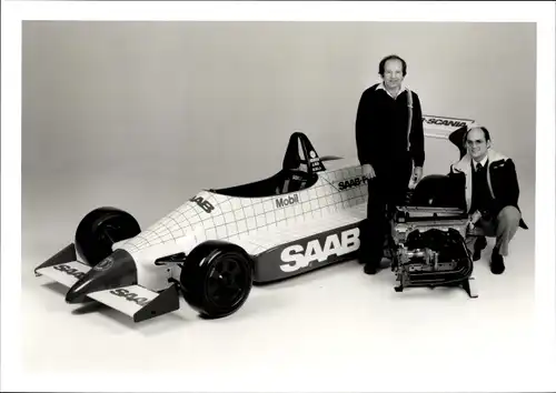 Foto Bob Moore, Renndirektor von Scan + Sport, John Nicholson, Saab Reynard 853 Formel 3 Rennauto