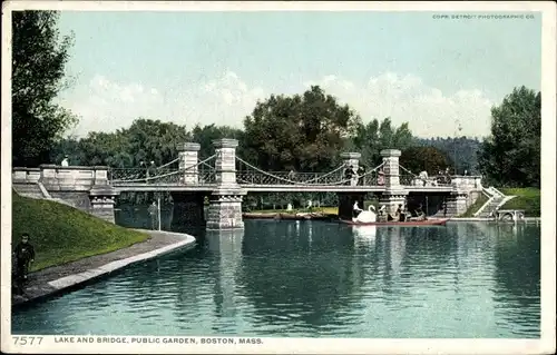 Ak Boston Massachusetts USA, öffentlicher Garten, See, Brücke