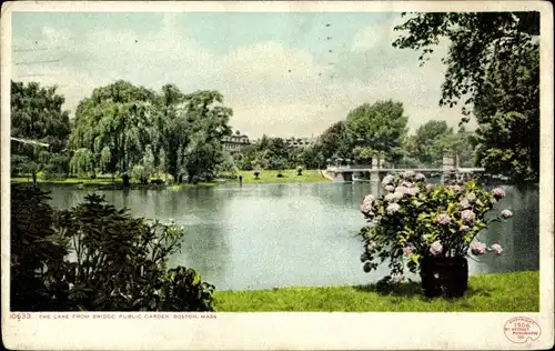 Ak Boston Massachusetts USA, öffentlicher Garten, See von der Brücke