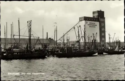 Ak Breskens Sluis Zeeland Niederlande, Silo met Vissersvloot