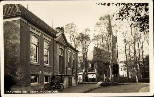 Foto Ak Hoogwoud Nordholland Niederlande, Raadhuis, Kerk