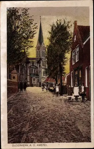 Ak Ouderkerk aan de Amstel Nordholland, Straßenpartie, Kirche