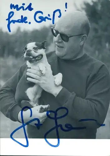 Ak Schauspieler Gert Haucke, Portrait, Hund, Autogramm