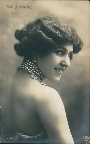 Ak Schauspielerin Mme Sahary, Portrait