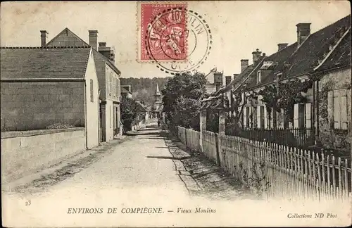 Ak Compiègne Oise, Vieux Moulins, une Rue