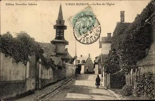 Ak Vieux Moulin Oise, La Rue de l'Eglise