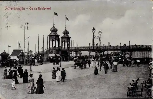 Ak Scheveningen Den Haag Südholland, Op de Boulevard, Fahnen