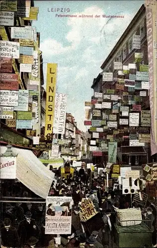 Ak Leipzig in Sachsen, Petersstraße während der Mustermesse, Plakate