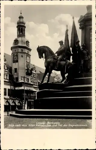 Ak Leipzig in Sachsen, Marktplatz, Alter Rathausturm, Teil des Siegesdenkmals