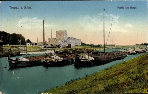 Ak Torgau an der Elbe, Partie am Hafen, Lastkähne