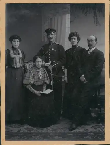 Kabinettfoto Deutscher Soldat in Uniform mit Familie, Bydgoszcz Bromberg Westpreußen
