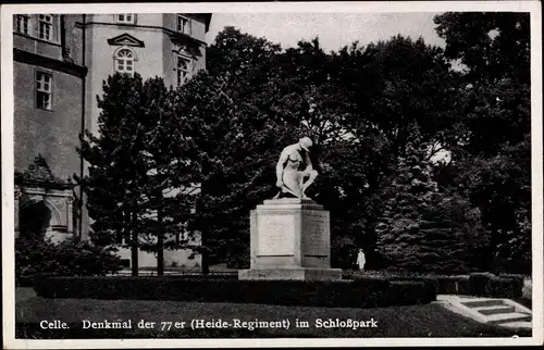 Ak Celle in Niedersachsen, Denkmal der 77er Heide-Regiment im Schlosspark