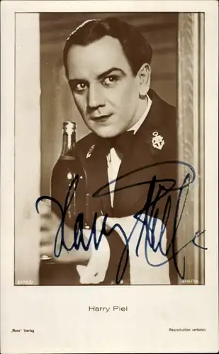 Ak Schauspieler Harry Piel, als Kellner, Autogramm