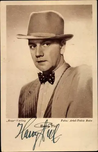 Ak Schauspieler Harry Piel, Portrait, Hut, Fliege, Autogramm
