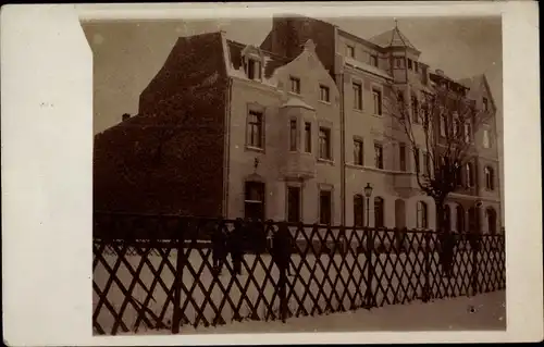 Foto Ak Uerdingen Krefeld am Niederrhein, Partie an einer Schule