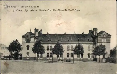 Ak Hansestadt Lübeck, Neue Kaserne, 3. Comp. Regt. 162, Denkmal der Südwest Afrika Krieger