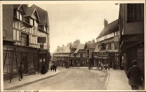 Ak Shrewsbury West Midlands England, Wyle Cop, Straßenpartie, Fachwerkhäuser