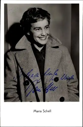 Ak Schauspielerin Maria Schell, Lachend, Portrait, Mantel, Autogramm