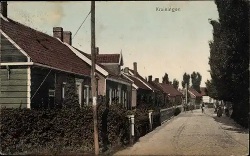 Ak Kruiningen Zeeland, Straßenpartie, Wohnhäuser