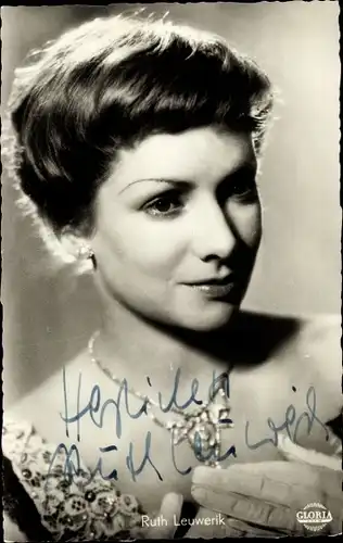 Ak Schauspielerin Ruth Leuwerik, Portrait, Schmuck, Rosen im Herbst, Autogramm