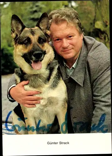 Ak Schauspieler Günter Strack mit Schäferhund, Autogramm