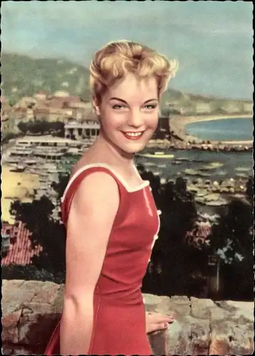 Ak Schauspielerin Romy Schneider, Portrait, Rotes Kleid