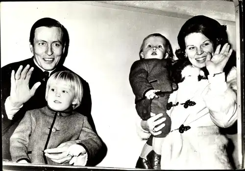 Ak Prinzessin Beatrix der Niederlande, Claus von Amsberg, Prinz Friso, Prinz Willem Alexander