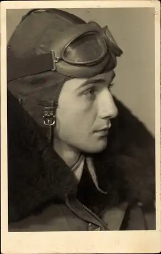 Foto Ak Pilot Herbert, Flieger, Lederhaube, Brille