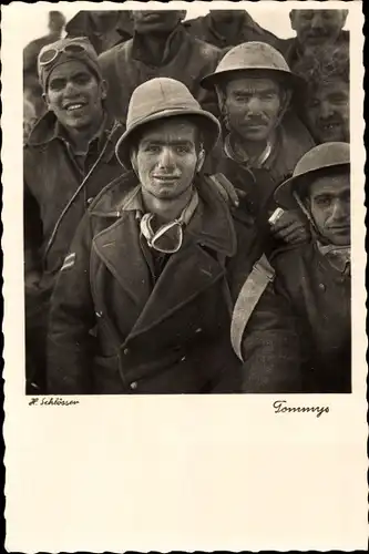 Ak Britische? Soldaten in Uniformen, Foto von H. Schlösser