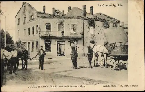 Ak Badonviller Meurthe et Moselle, bombarde devant la Gare, Guerre 1914