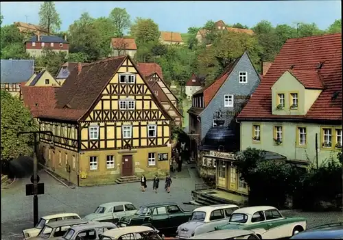 Ak Hohnstein in der Sächsischen Schweiz, Partie am Marktplatz, Lebensmittel, Autos, Fachwerkhaus