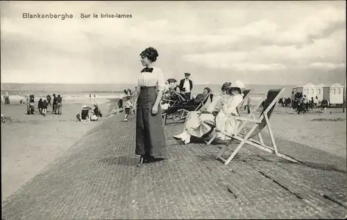 Ak Blankenberghe Blankenberge Westflandern, Auf dem Wellenbrecher