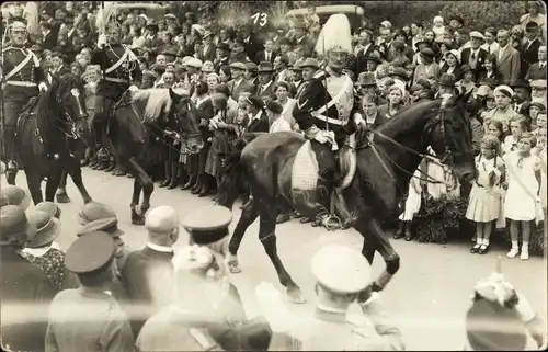 Foto Ak Parade eines Kaiserlichen Ulanen Kavallerie Regiments