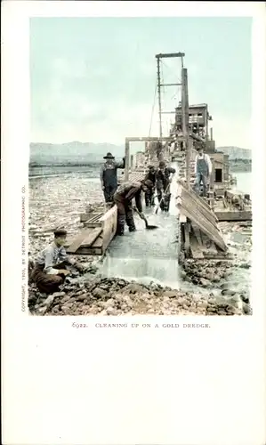 Ak Butte Montana USA, Aufräumen an einem Goldbagger